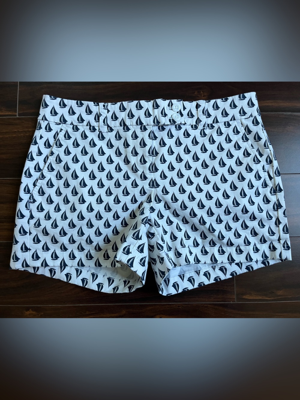 Vineyard Vines Women’s White & Navy Sailboat Print Shorts, 2, EUC